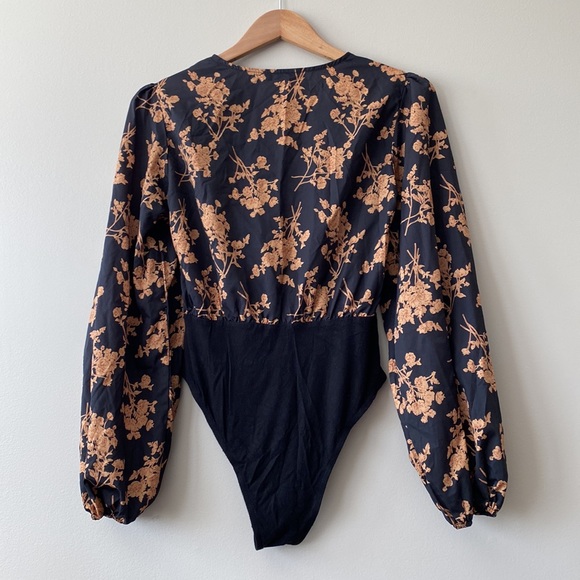 🌟Host Pick🌟SHEIN Surplice Neck Bishop Sleeve Floral Print Bodysuit - Picture 5 of 9